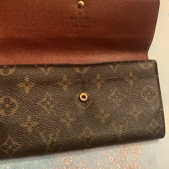LV wallet- missing coin zipper - Picture 7 of 8